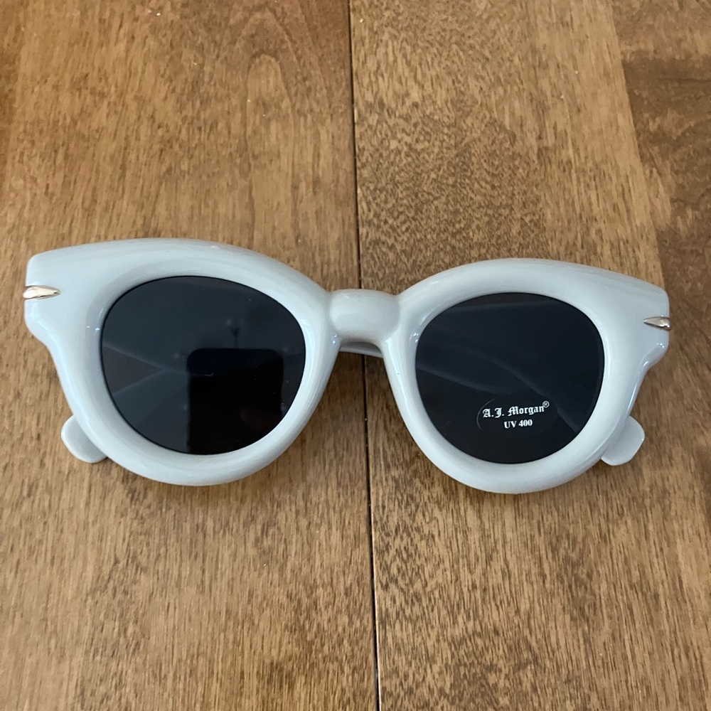 AJ Morgan Babydolls Heavy Framed Cat Eye Sunglasses New